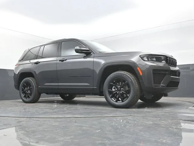 New 2026 Baltic Gray Metallic Clear-Coat Exterior Paint Jeep Altitude image 44