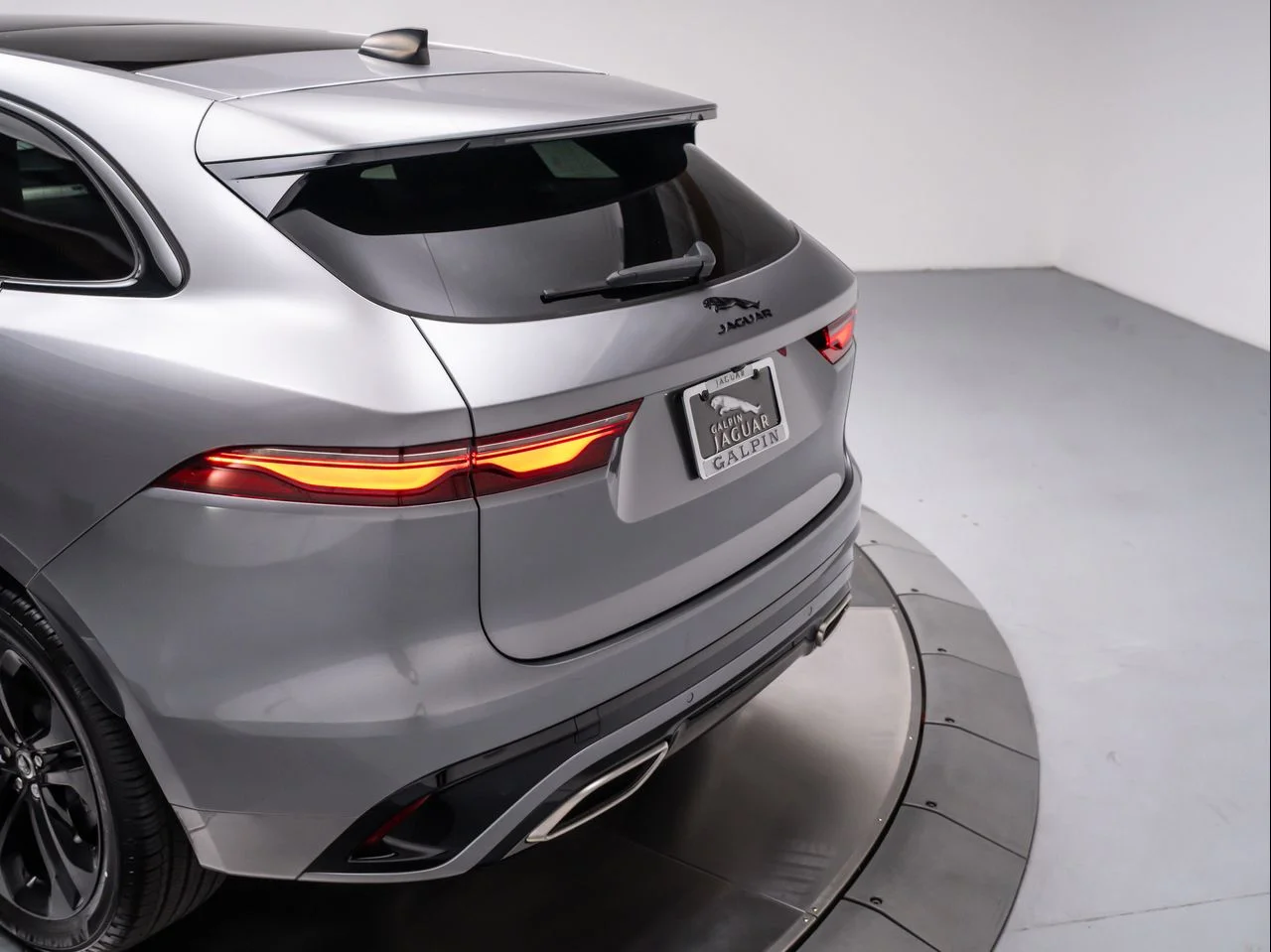 New 2025 Eiger Grey Jaguar R-Dynamic S P400 AWD Automatic image 31