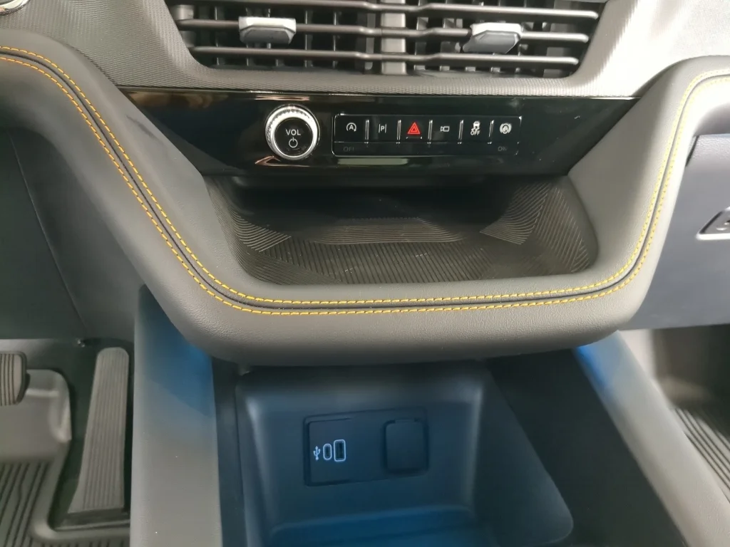 New 2026 Agate Black Metallic Ford Tremor® image 27