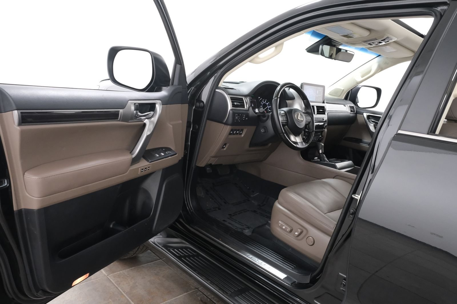 Used 2023 Caviar Lexus 460 image 25