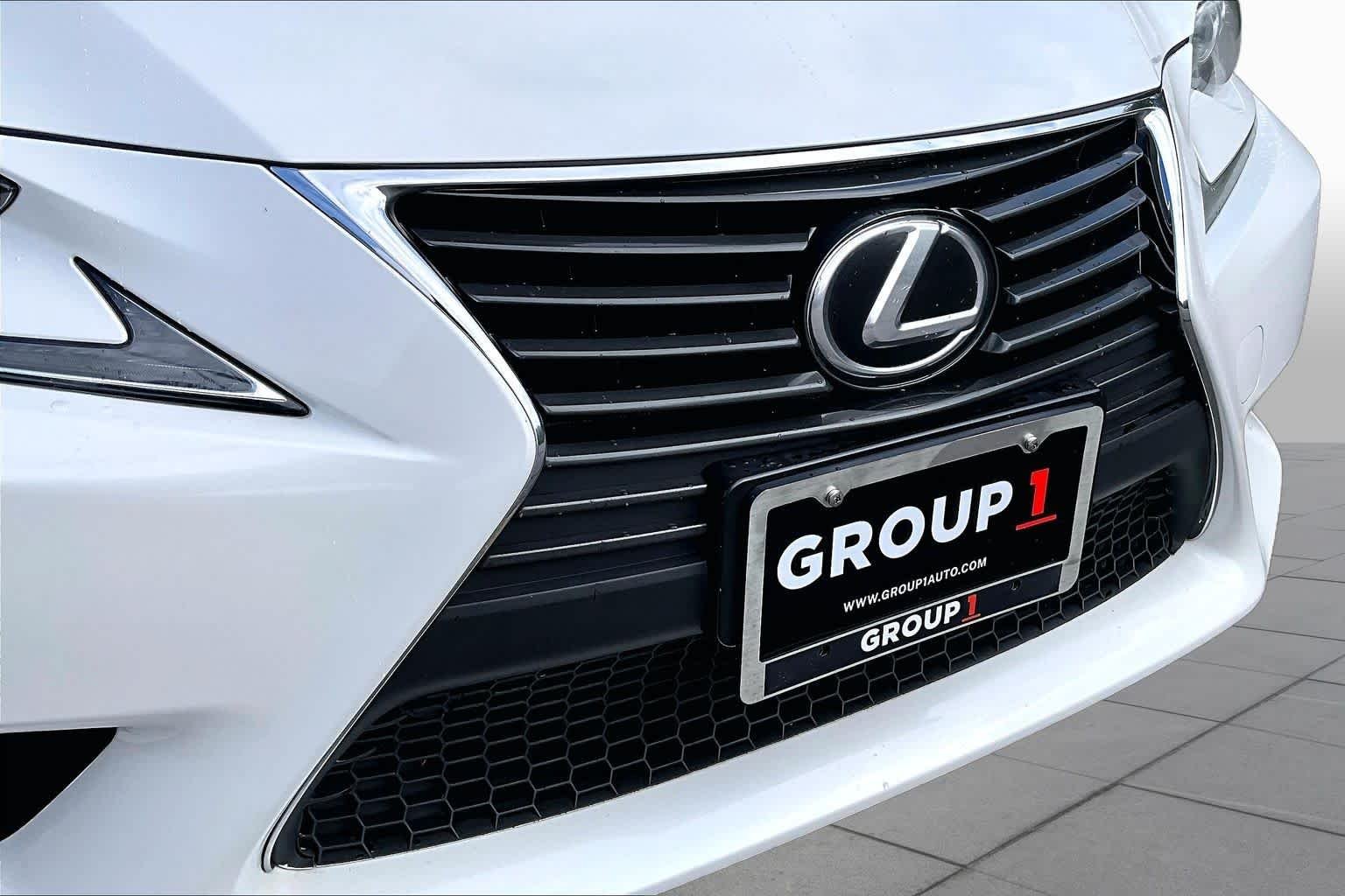 Used 2014 Starfire Pearl Lexus  image 32