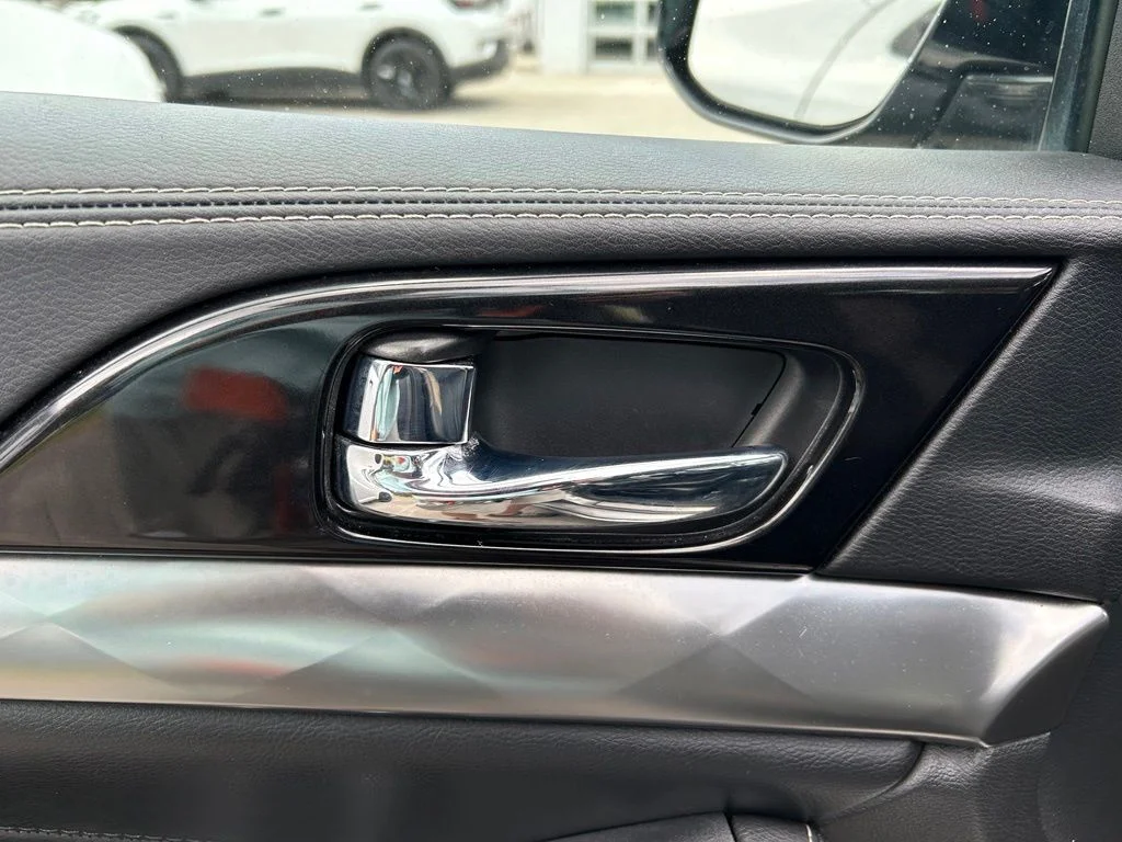 Used 2019 Gun Metallic Nissan 3.5 SV image 18