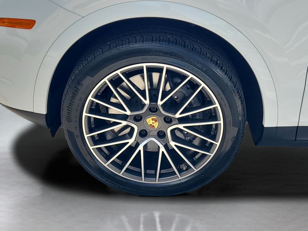 Used 2021  Porsche Base image 25