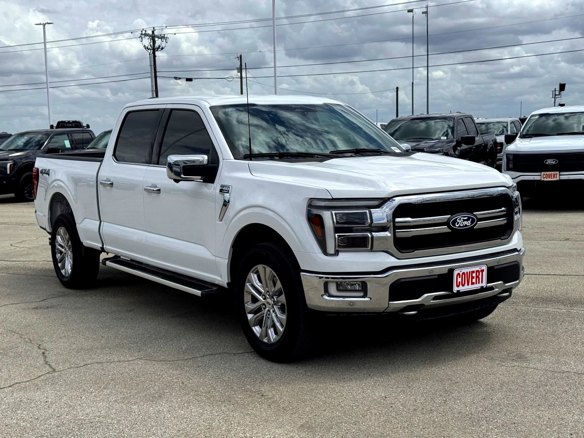 Used 2024  Ford Lariat image 4