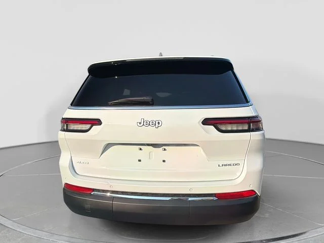 New 2026 Bright White Clear-Coat Exterior Paint Jeep Laredo image 5