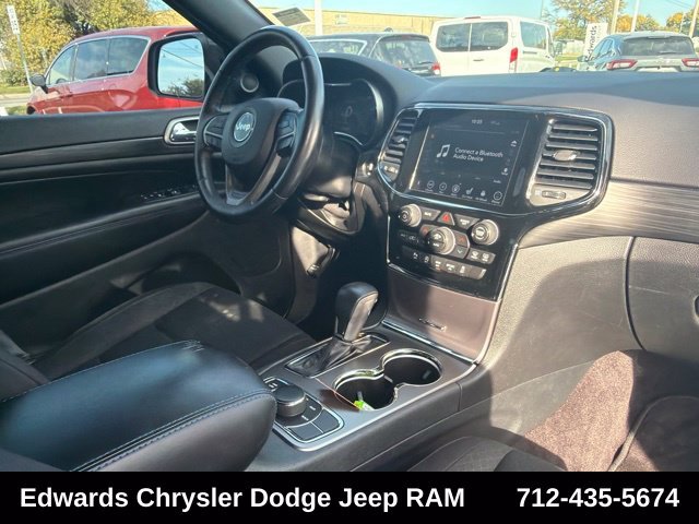 Used 2019 White Jeep Laredo image 37
