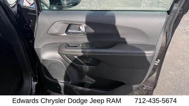 2026 Chrysler Pacifica Select - Photo 40