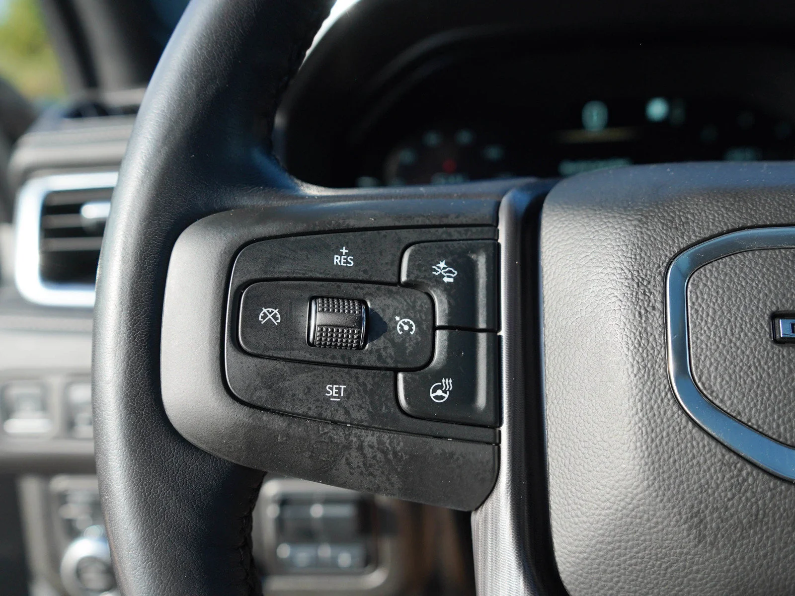 Used 2023 White Frost Tricoat GMC Denali Ultimate image 30