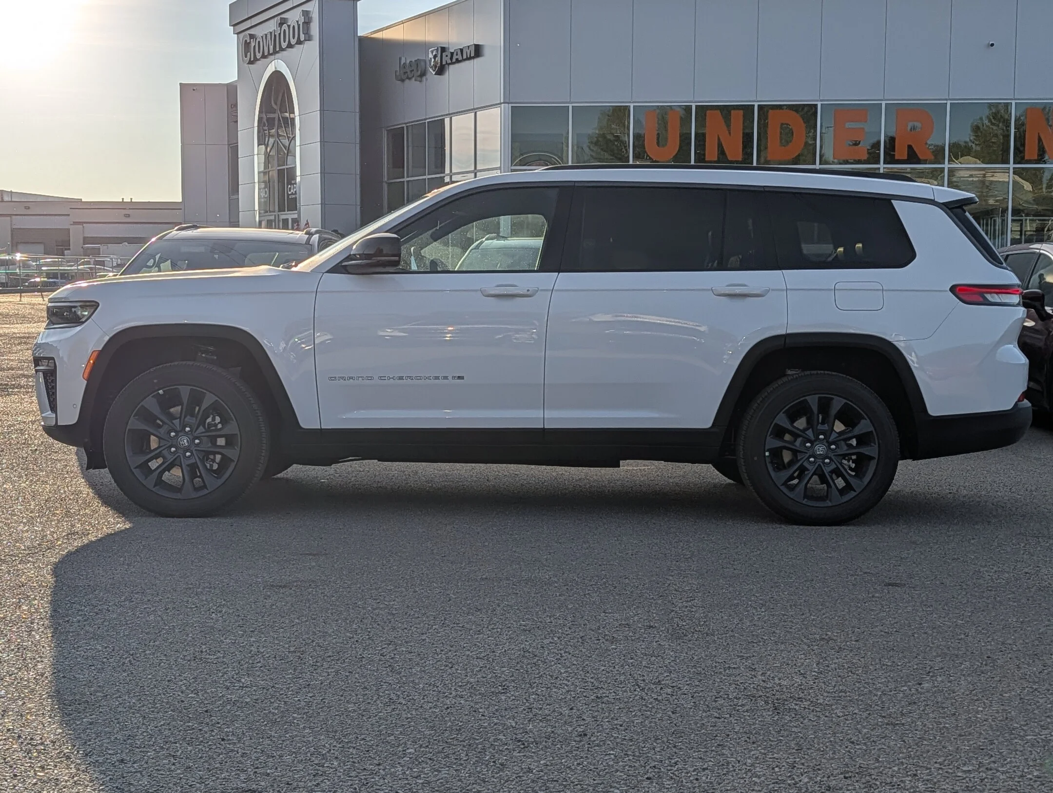 New 2026 White Jeep 85th Anniversary - - Pkg 2C7 - CommandView Pano Sunroof - 2nd Row Captains - Trailer Tow & More! image 5