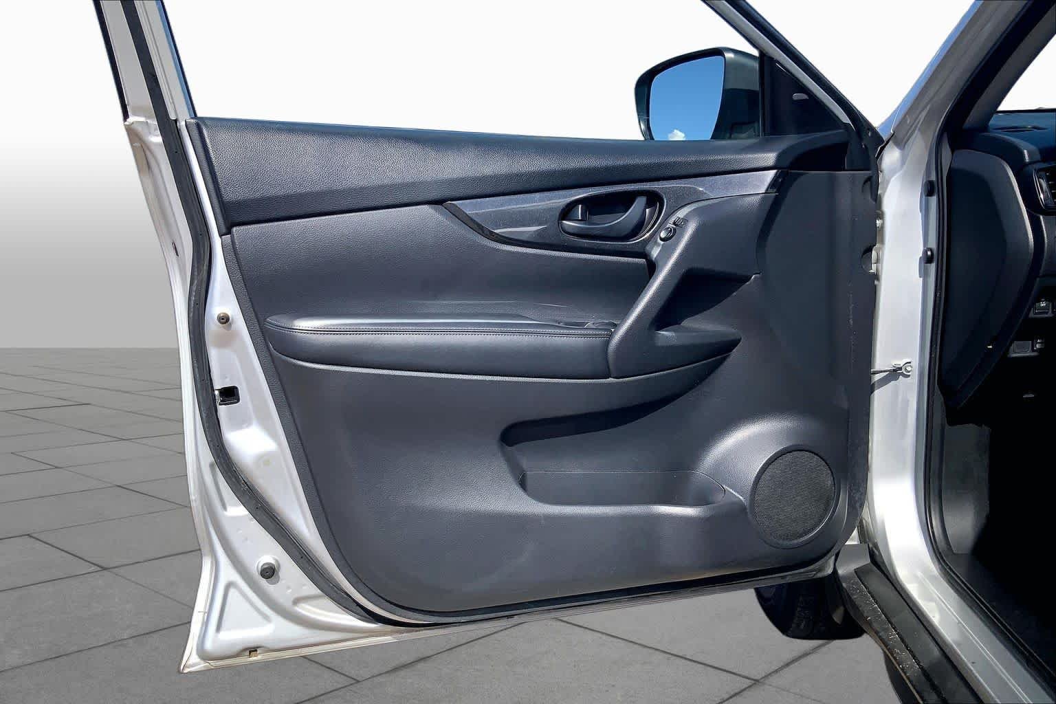 Used 2019 Brilliant Silver Metallic Nissan S image 22