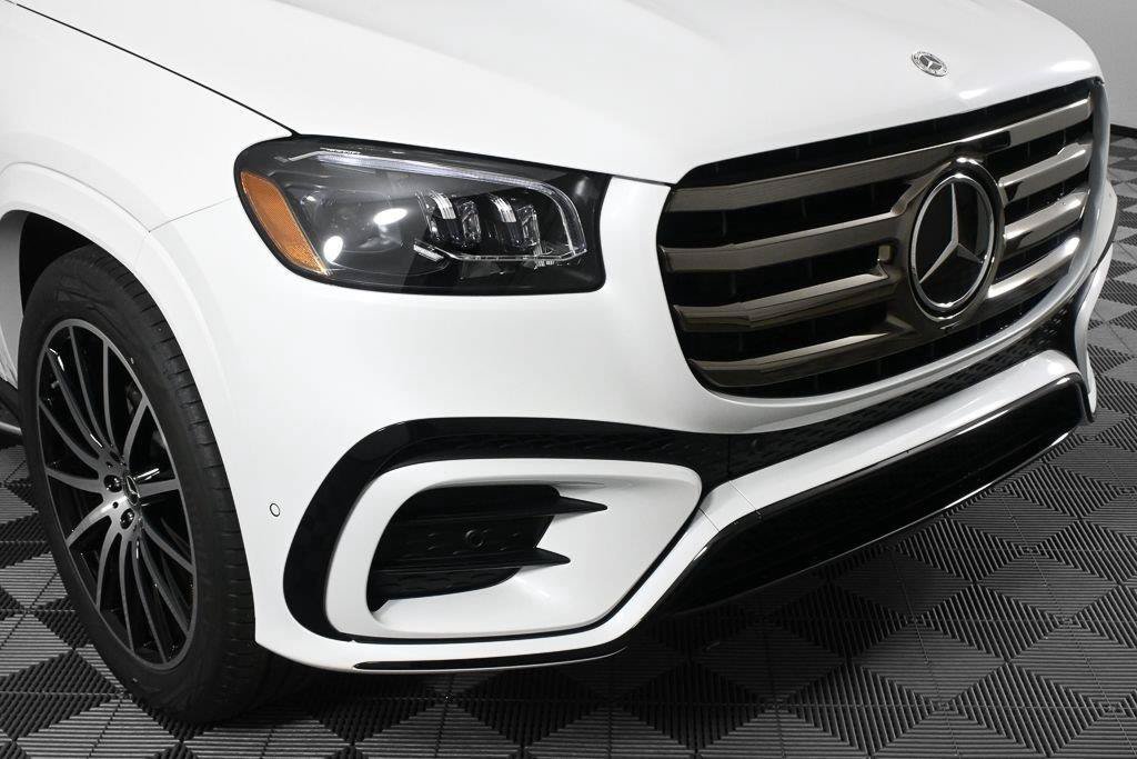 New 2026 MANUFAKTUR Moonlight White Metallic Mercedes-Benz GLS 450 image 74