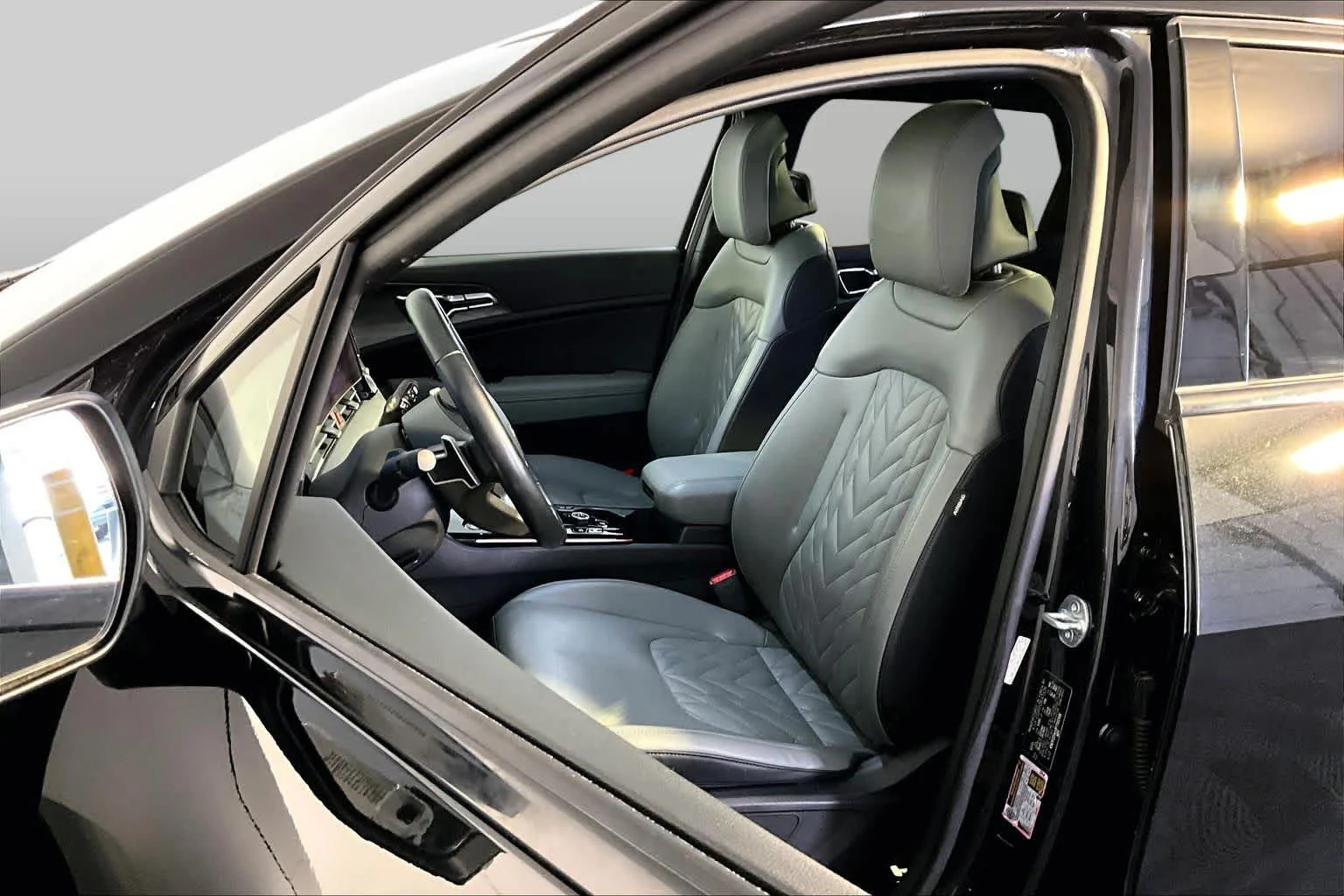 Used 2023 Fusion Black Kia X-Line Prestige image 9