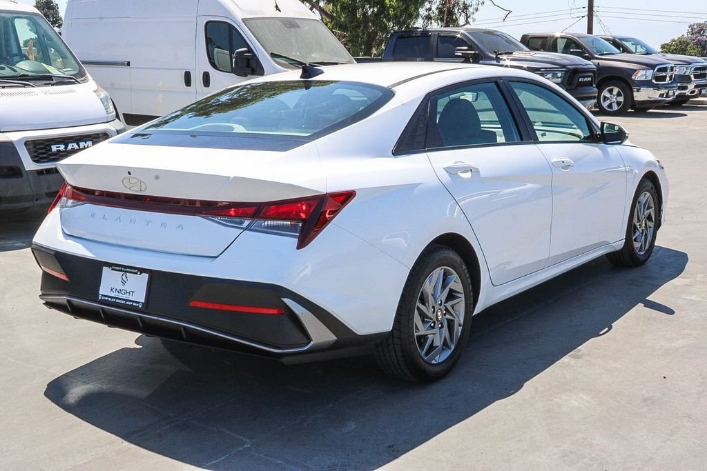 Used 2024 White Hyundai SEL image 9