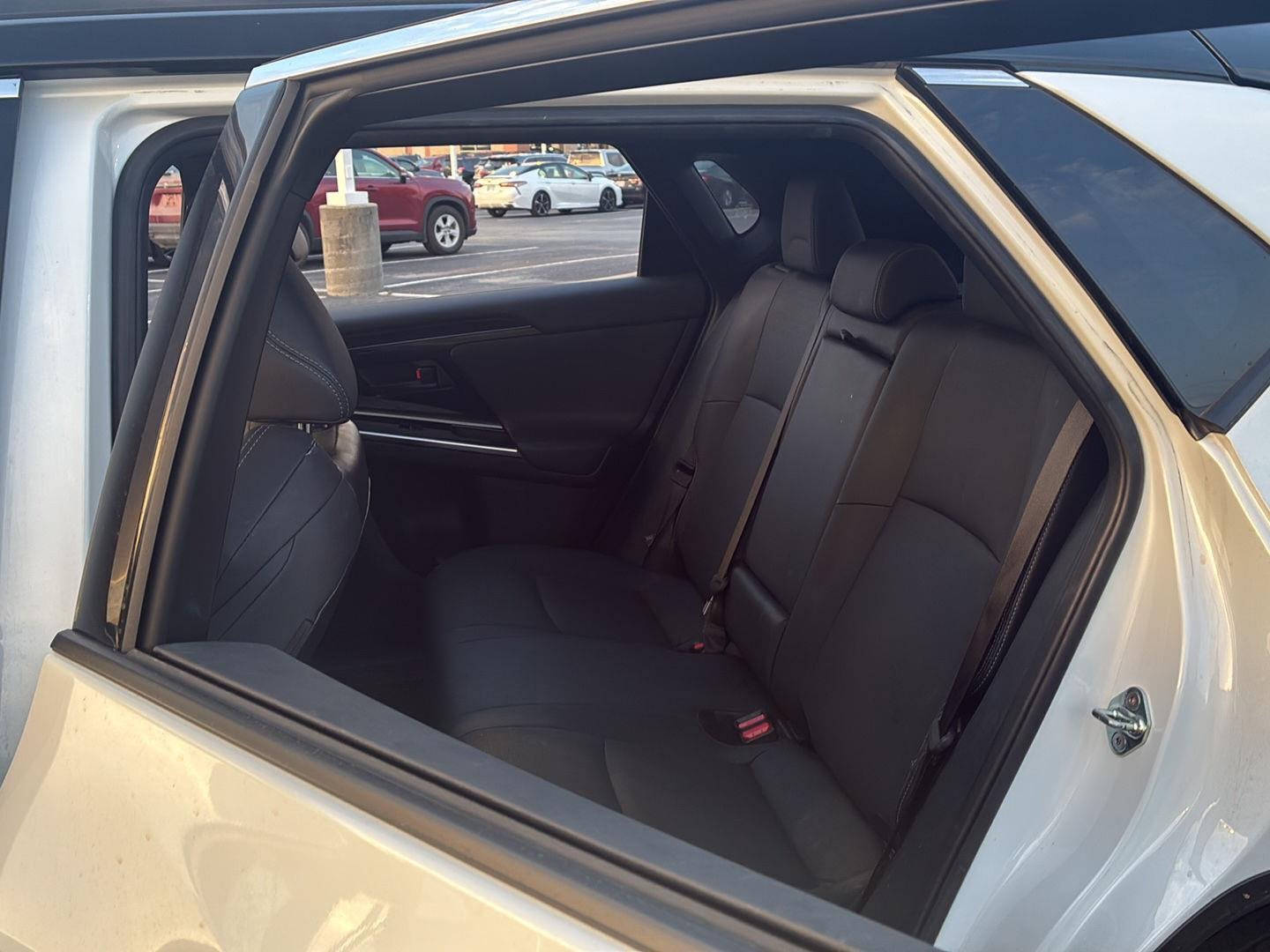 Used 2023 Wind Chill Pearl w/Black Roof Toyota Limited image 4