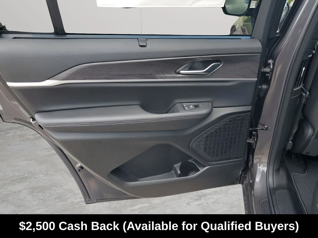 New 2025 Baltic Gray Metallic Clear-Coat Exterior Paint Jeep Limited image 56