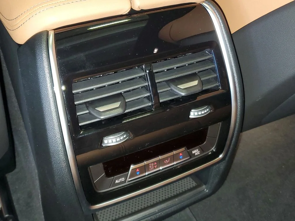 New 2026 Skyscraper Grey Metallic BMW sDrive40i image 12