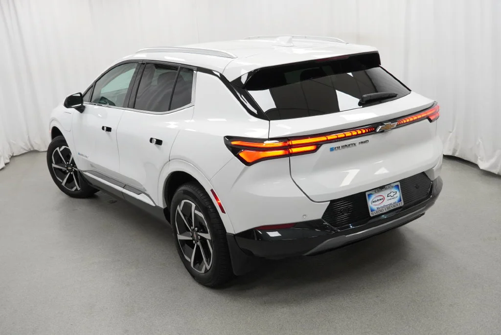 2024 Chevrolet Equinox EV LT - Photo 37