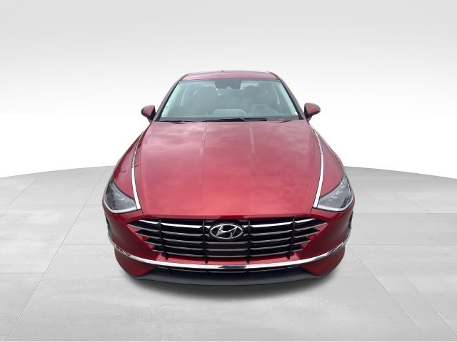 Used 2023 Red Hyundai SE image 8