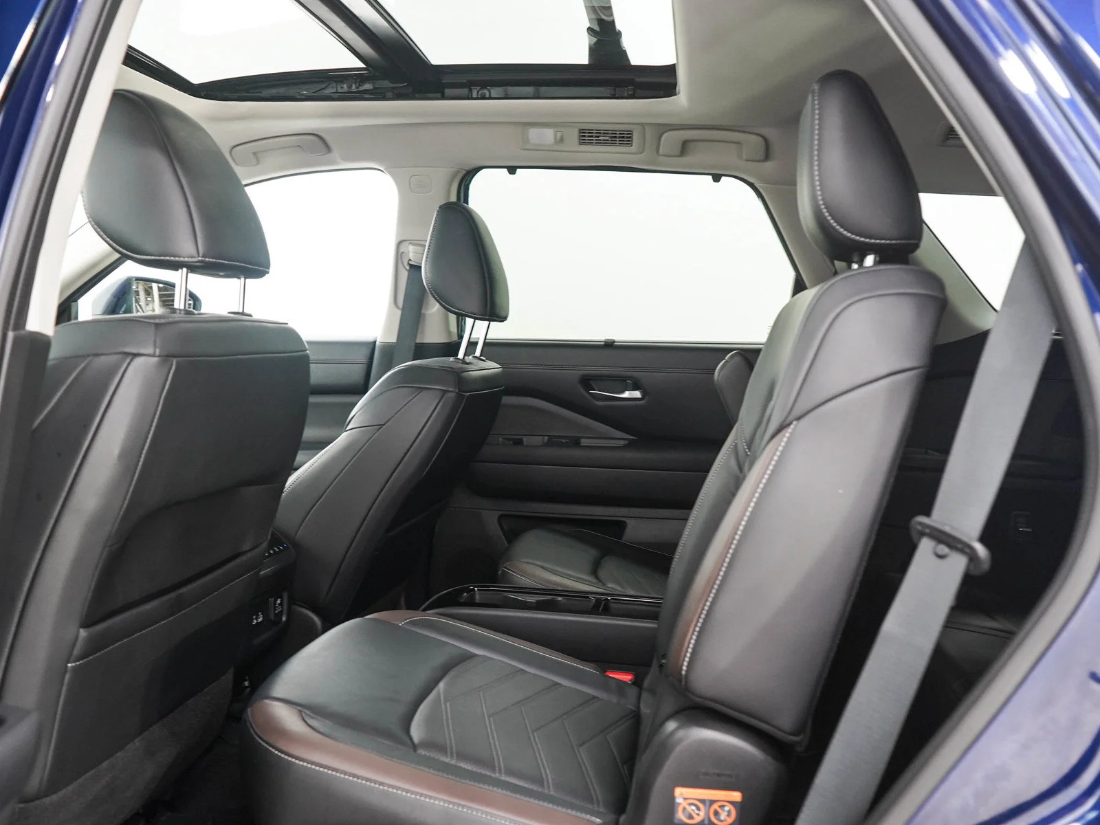 Used 2022 Deep Ocean Blue Pearl Nissan Platinum image 15