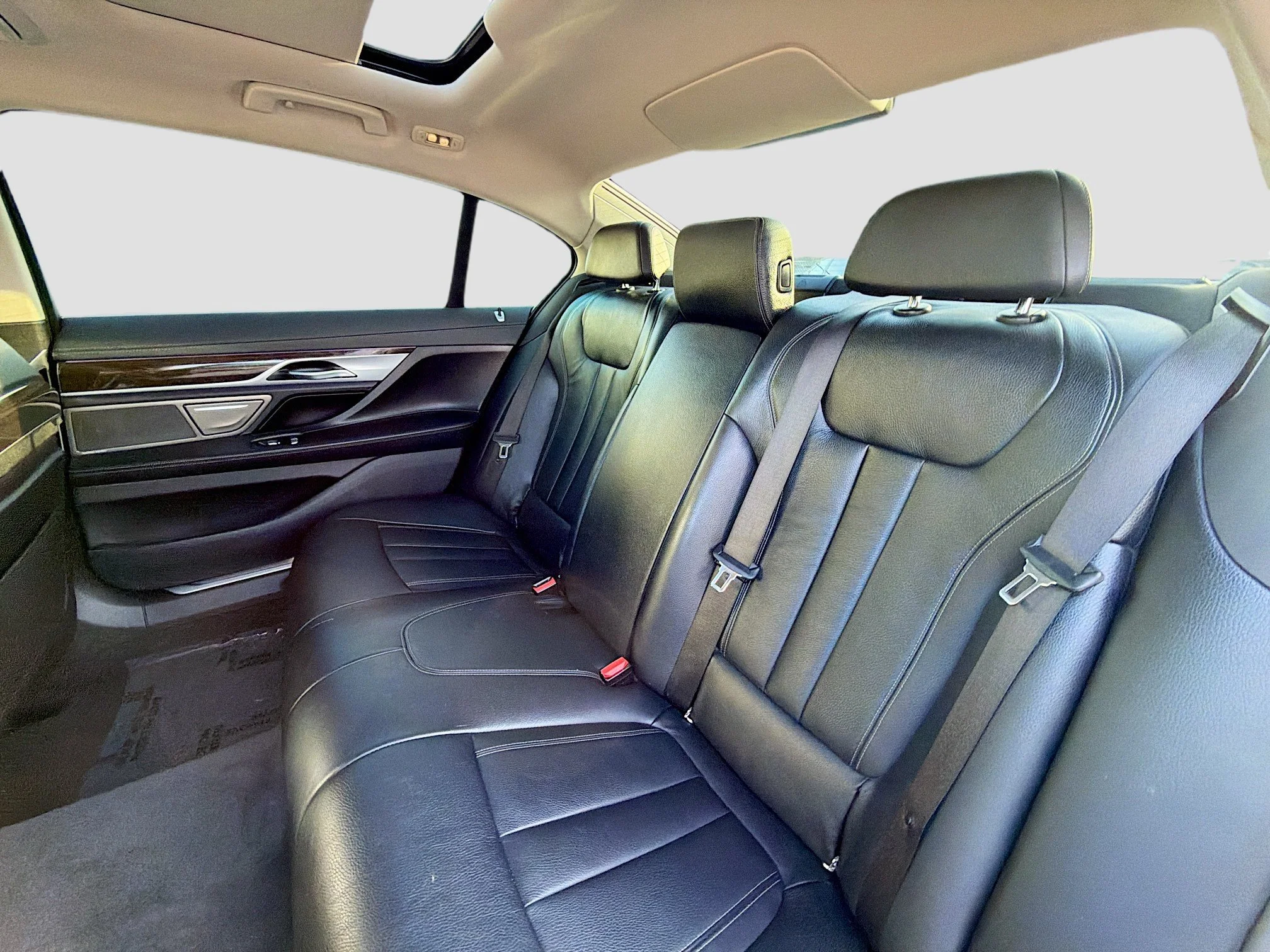 Used 2020 Dark Graphite Metallic BMW 740i image 21