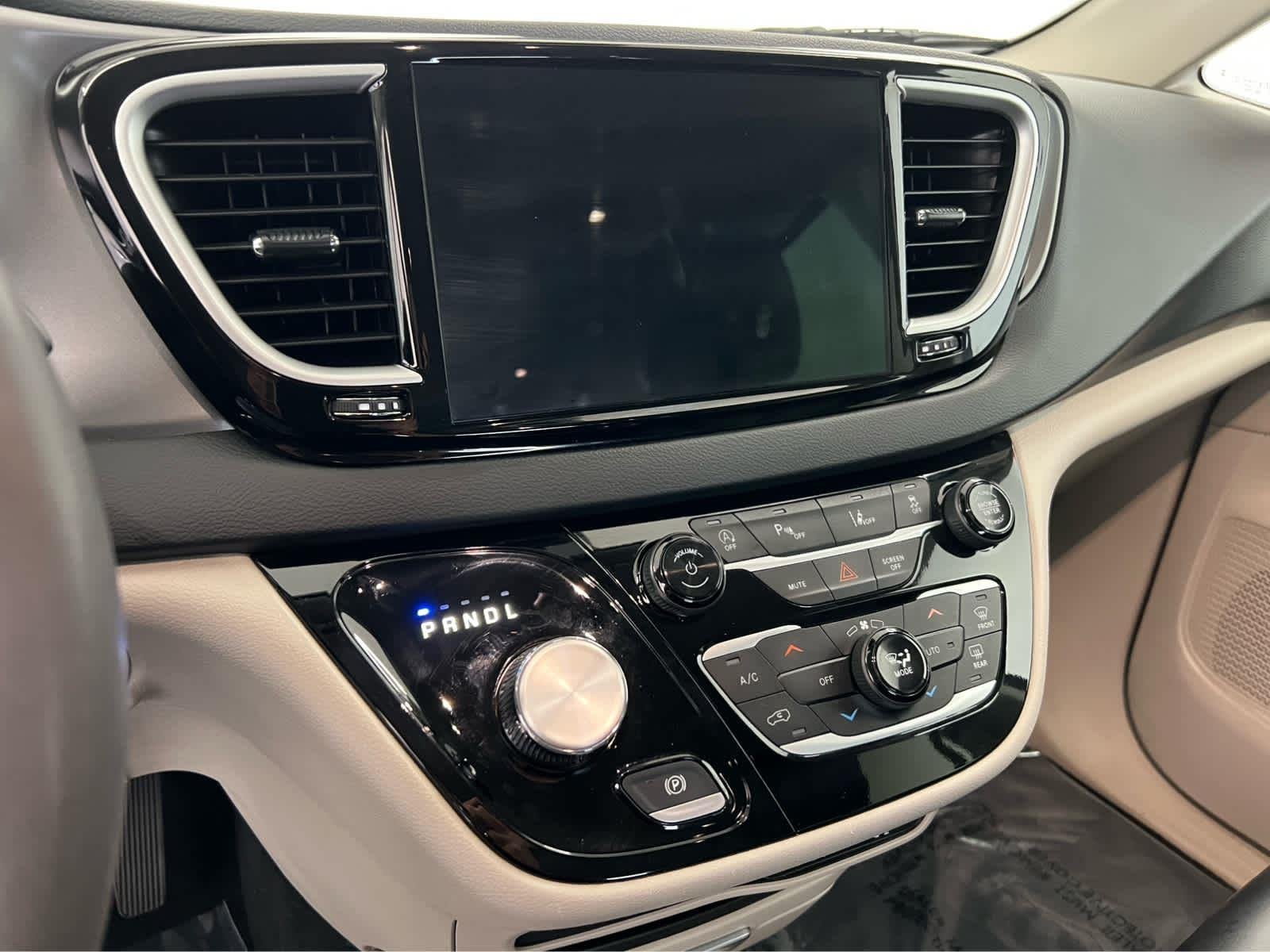2023 Chrysler Pacifica Touring L - Photo 16