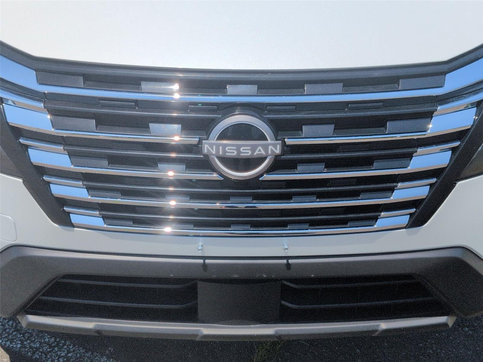 Used 2024 Everest White Pearl Nissan SV image 14