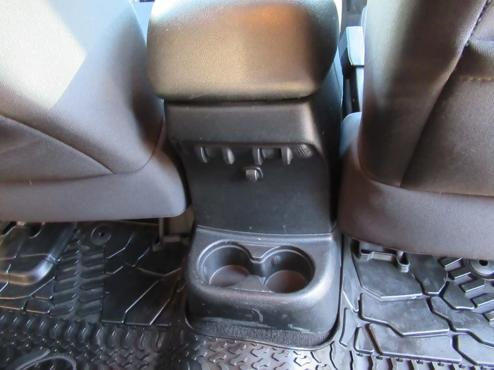 Used 2017 White Jeep Unlimited Sahara image 31