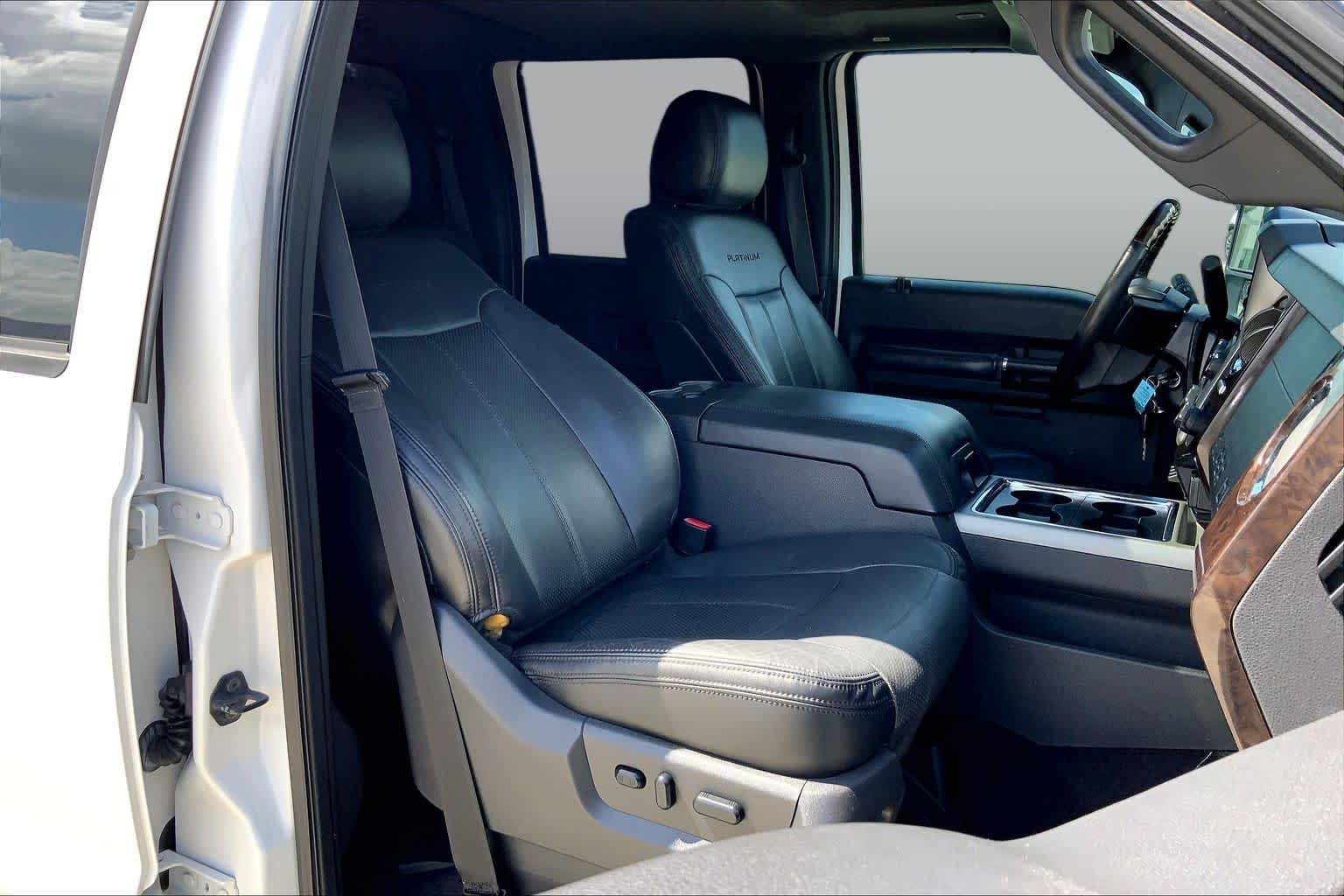 Used 2015 White Platinum Metallic Tri-Coat Ford Platinum image 8