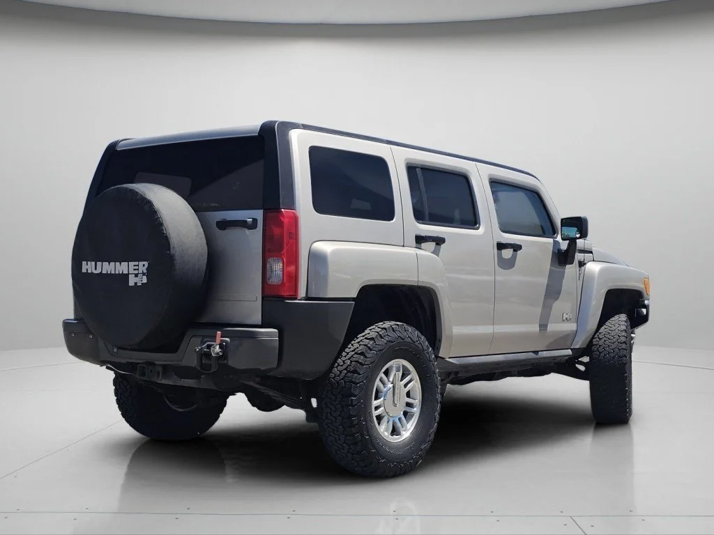 Used 2007 Boulder Gray Metallic Hummer Base image 22
