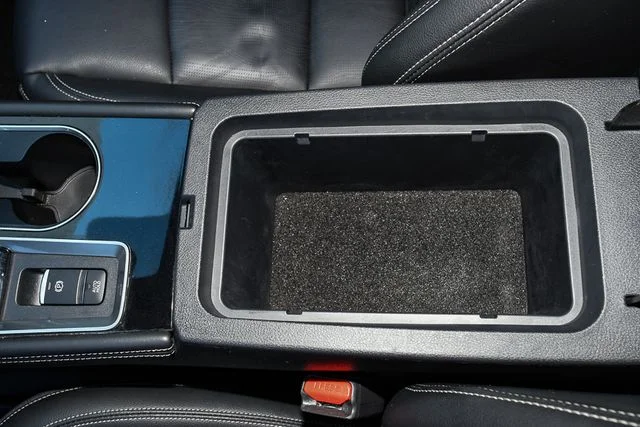Used 2019 Silver Nissan 2.5 Platinum image 37