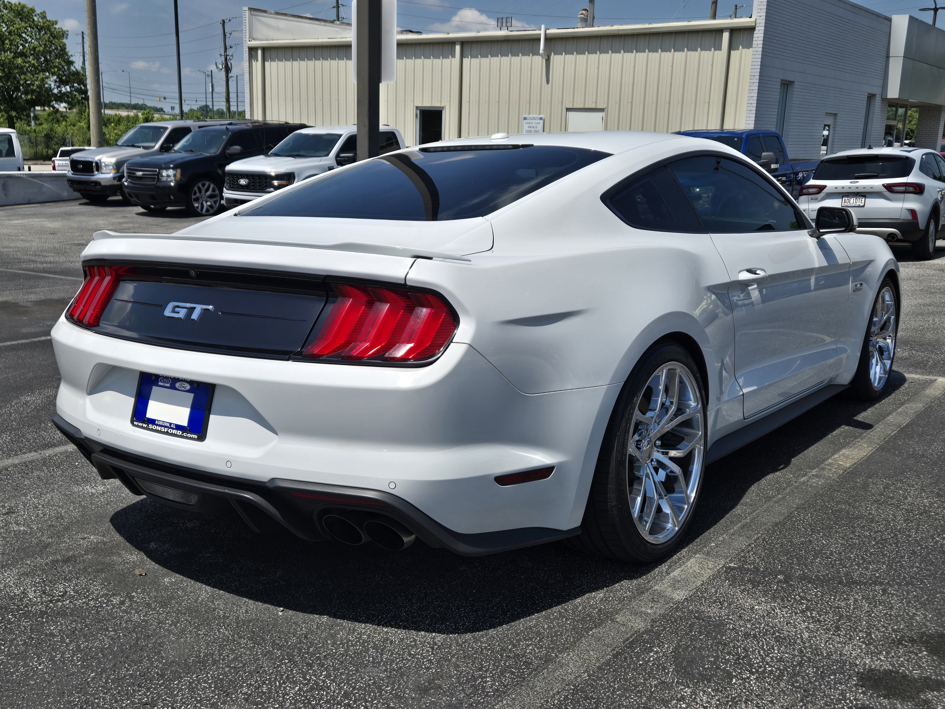 Used 2020 Oxford White Ford GT Premium image 3