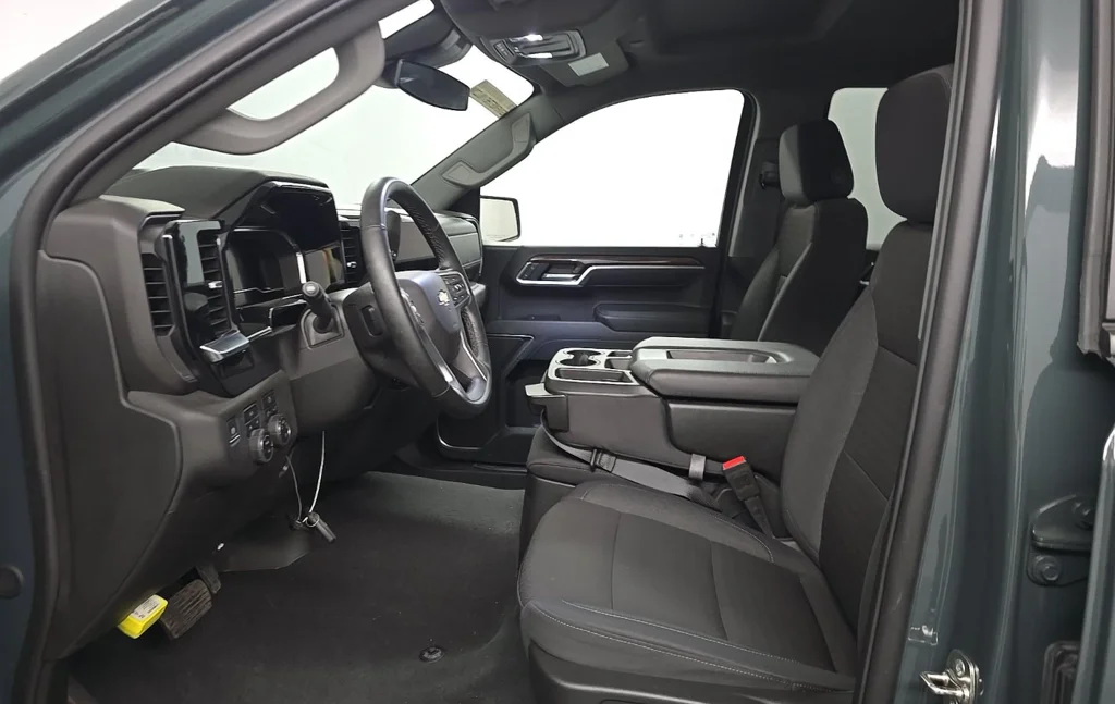 Used 2025 Gray Chevrolet LT image 3