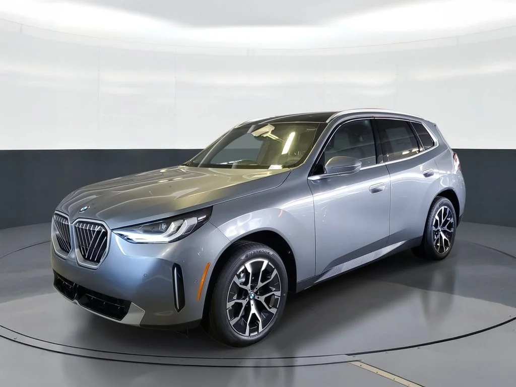 Used 2026 Skyscraper Grey Metallic BMW 30 xDrive image 1