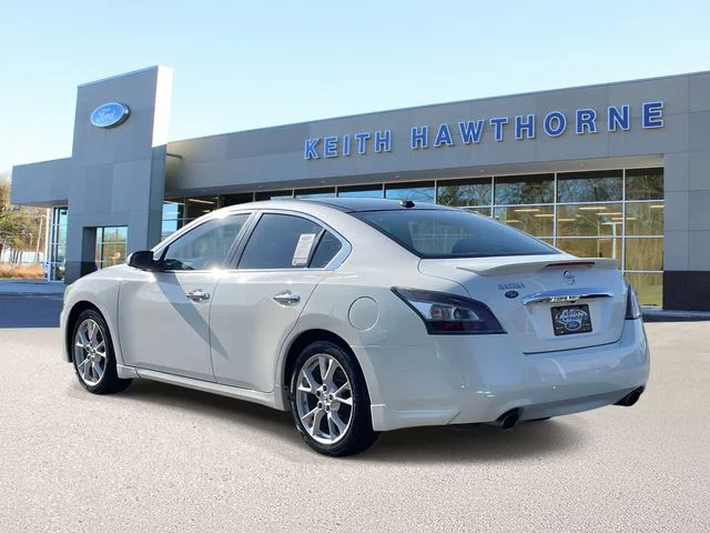 Used 2013 Pearl White Nissan 3.5 SV image 4