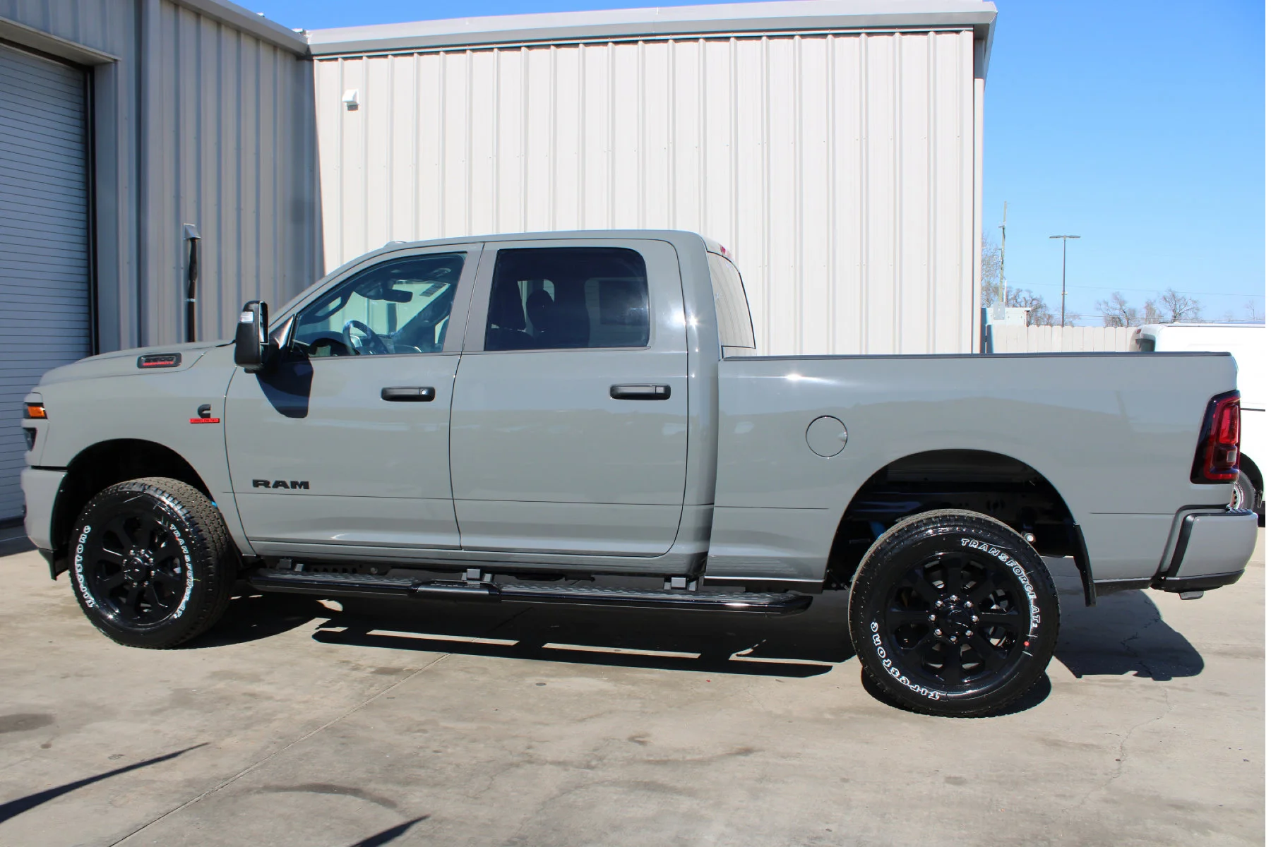 New 2026 Ceramic Gray Clear-Coat Exterior Paint RAM BIG HORN CREW CAB 4X4 image 34