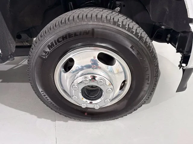 Used 2025 White Ford XL image 13
