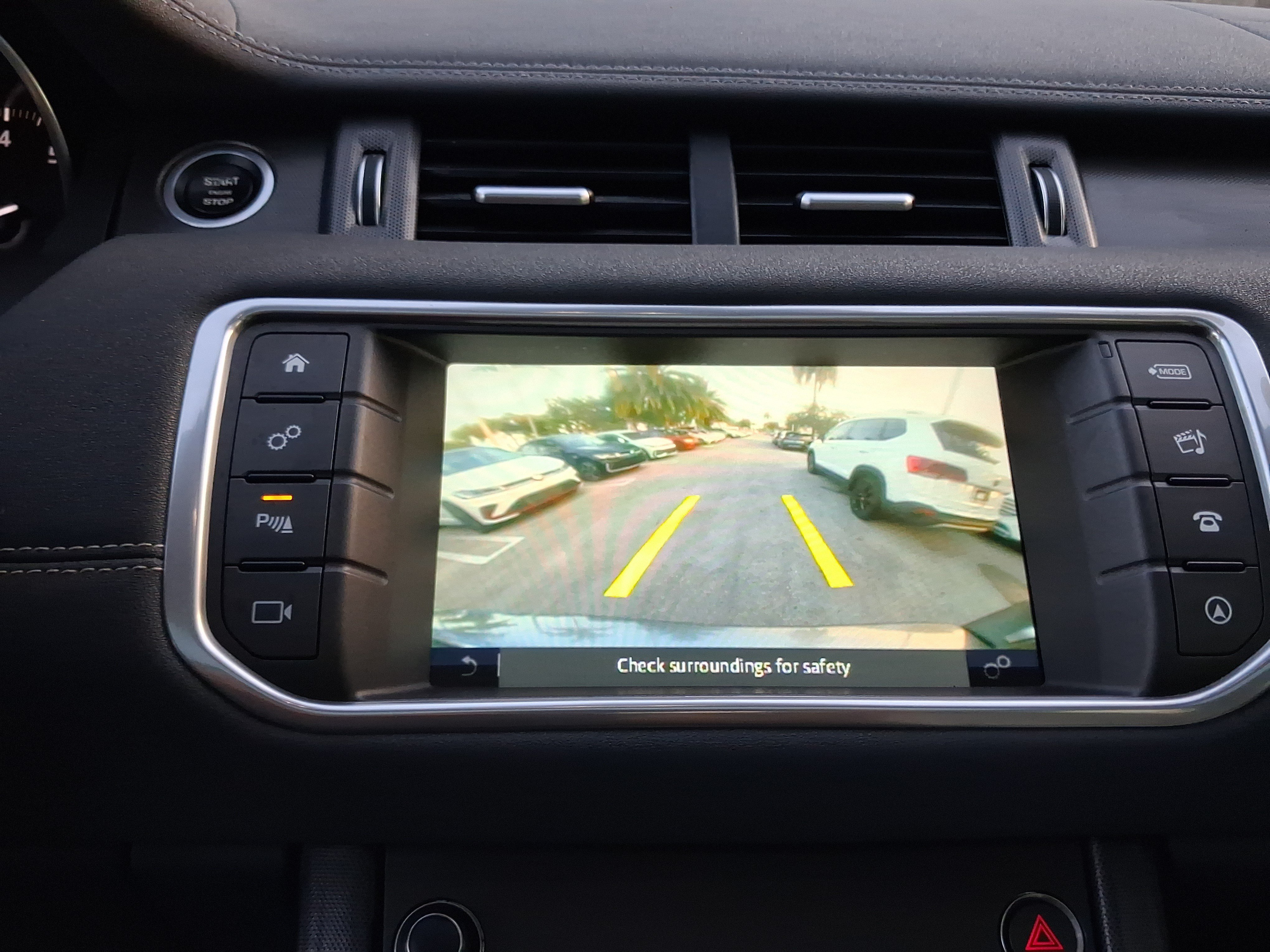 Used 2019  Land Rover SE image 24