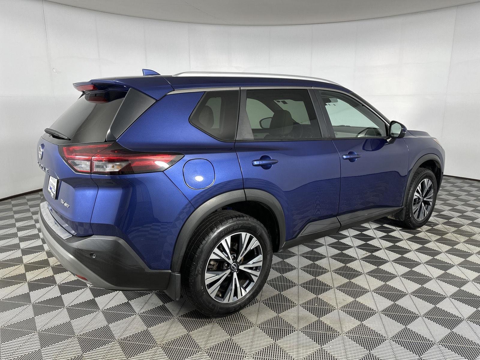 Used 2022 Caspian Blue Metallic Nissan SV image 9