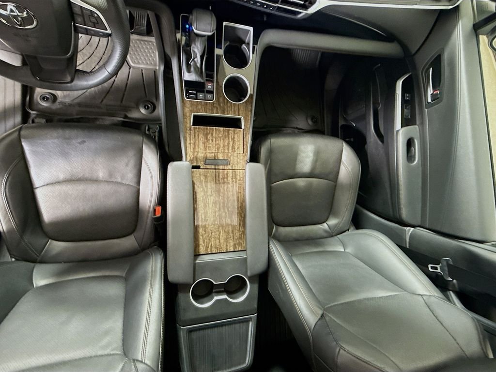 Used 2025 Wind Chill Pearl Toyota Platinum image 22