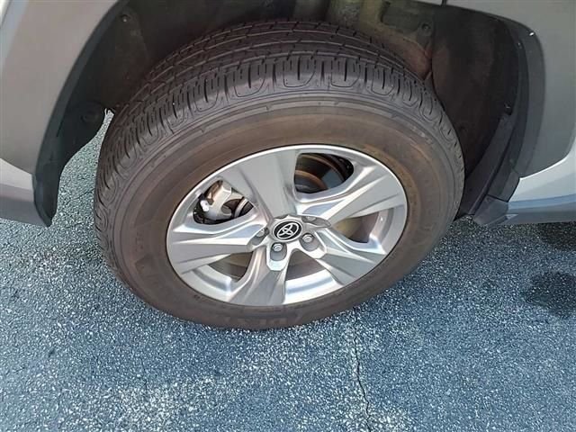 Used 2025 Silver Toyota XLE image 22