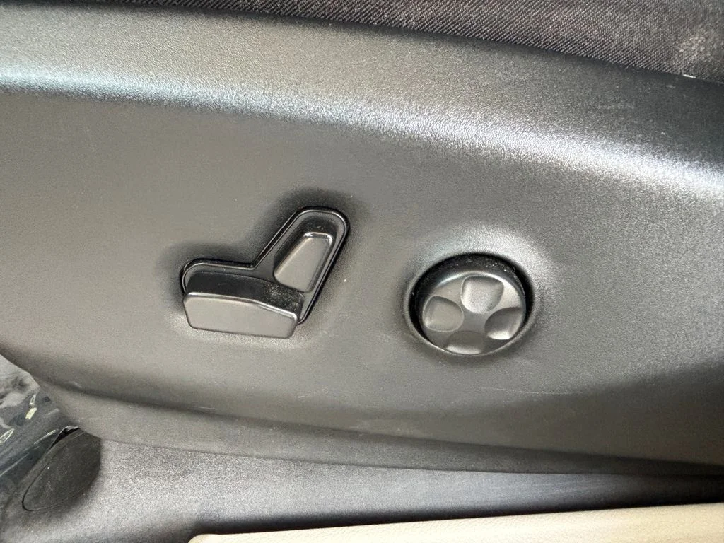 2024 Chrysler Pacifica Touring L - Photo 20