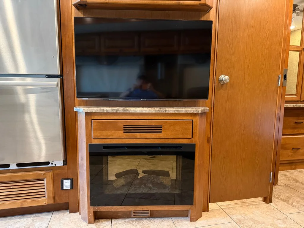 Used 2014  Tiffin  image 82