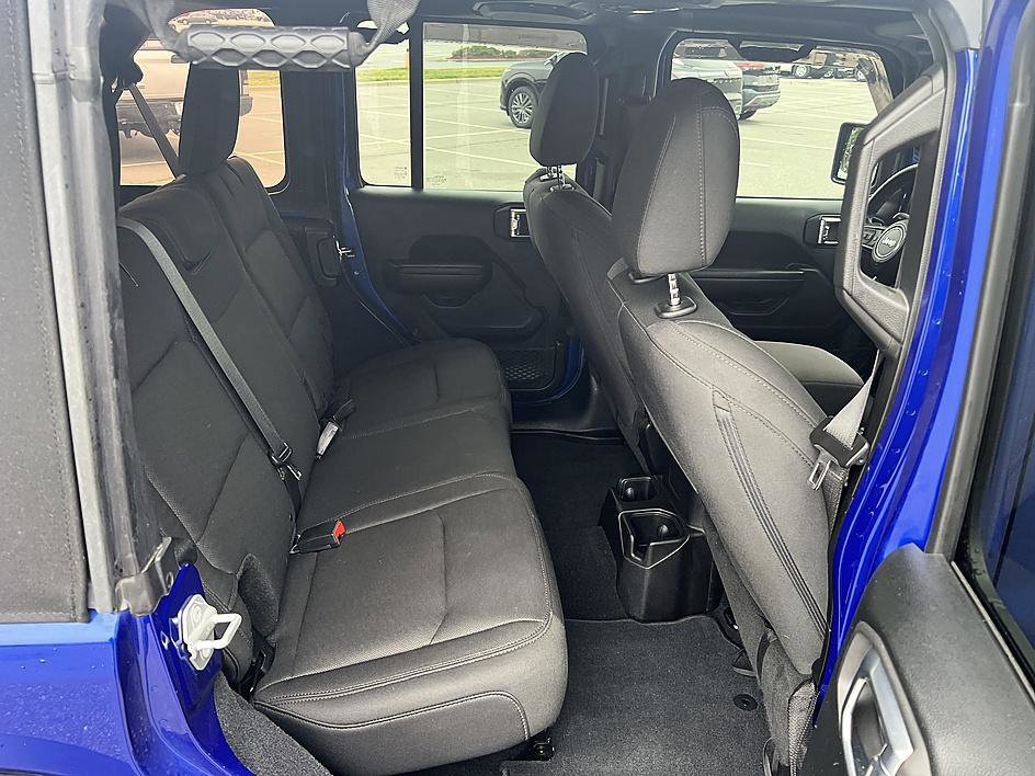 Used 2018 Ocean Blue Metallic Clearcoat Jeep Sport S image 16