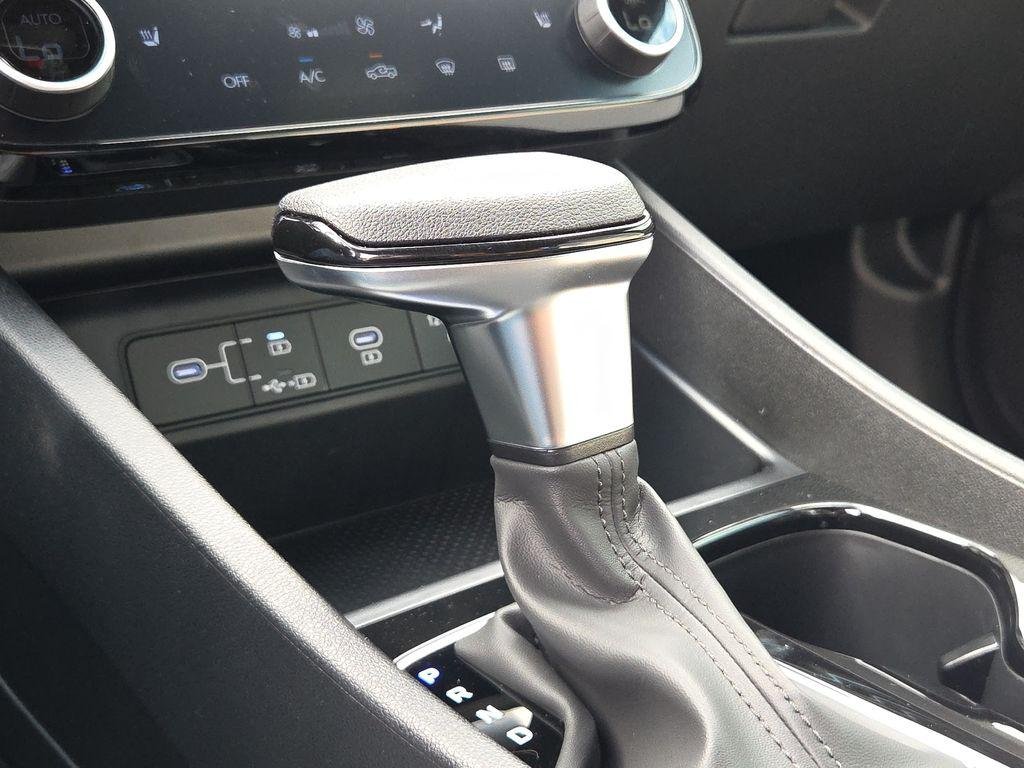 New 2026 White Hyundai SEL FWD image 22