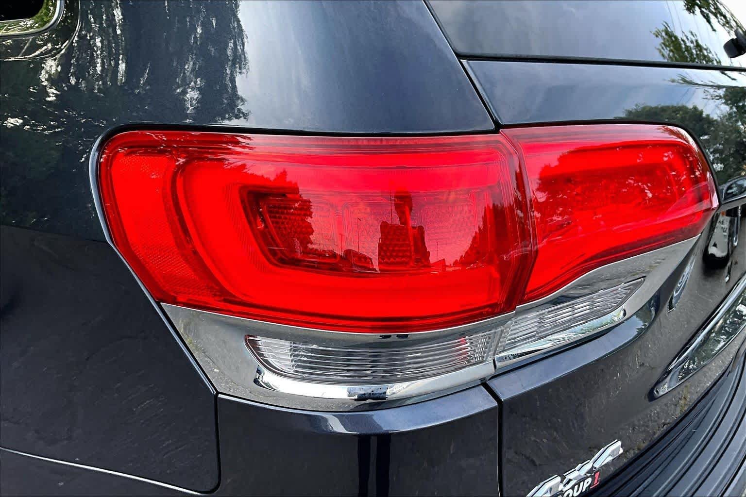 Used 2016 Maximum Steel Metallic Clearcoat Jeep Laredo image 26