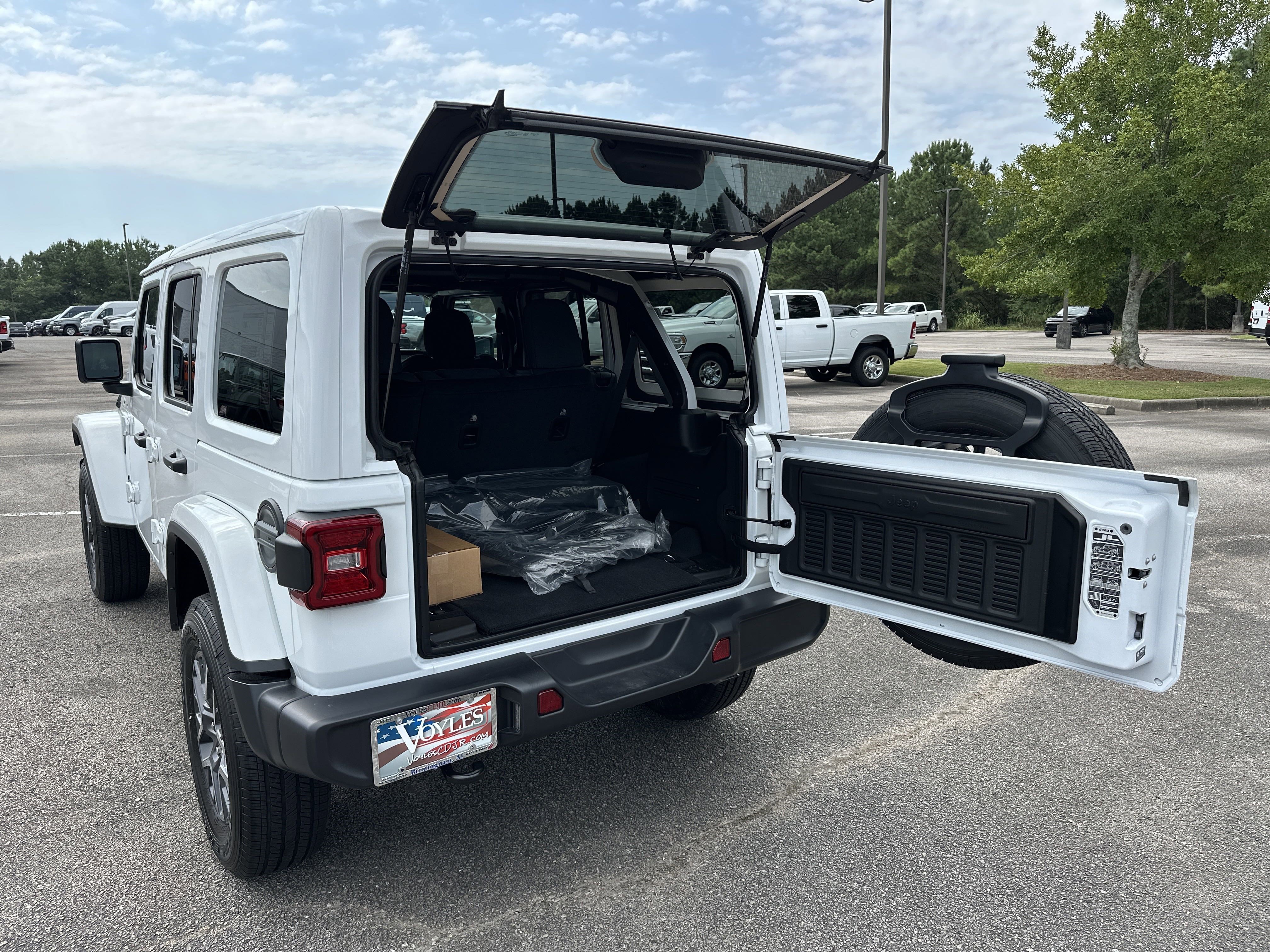 2025 Jeep Wrangler 4-Door Sahara - Photo 18