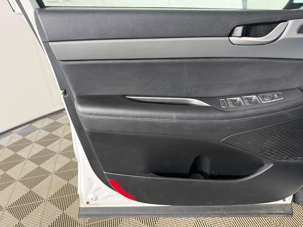 Used 2023 White Hyundai SEL image 26