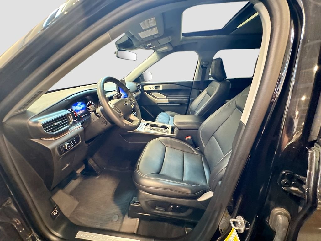 Used 2024 Black Ford Limited image 24