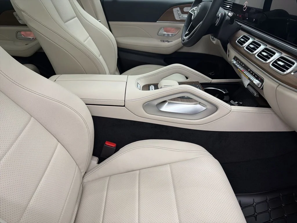 New 2026 White Mercedes-Benz GLS 450 image 30