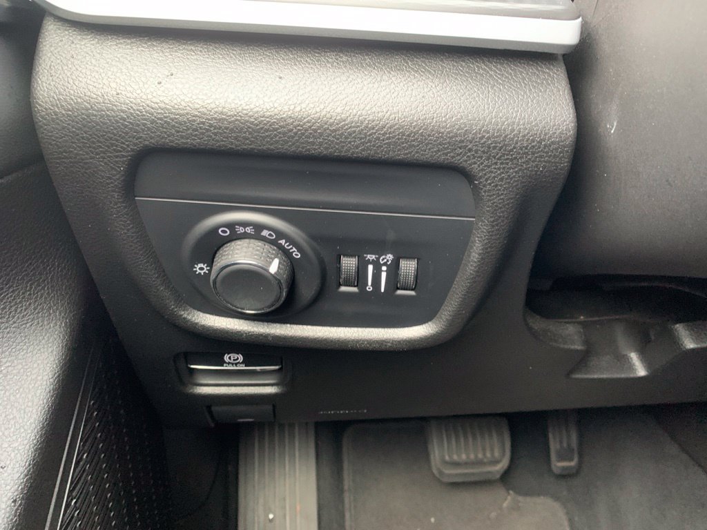 Used 2024 Diamond Black Crystal Pearlcoat Jeep Altitude X image 16
